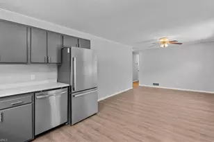 2402 Chatham Dr, Greensboro, NC 27408 - Photo 11