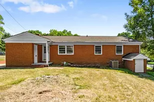 2402 Chatham Dr, Greensboro, NC 27408 - Photo 23