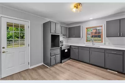 2402 Chatham Drive, Greensboro, NC 27408 - Photo 9