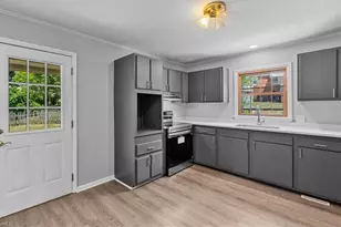 2402 Chatham Dr, Greensboro, NC 27408 - Photo 9