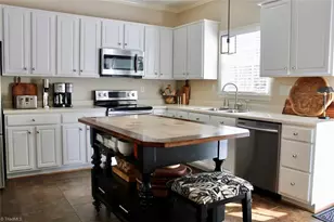 6907 Bridgewood Rd, Clemmons, NC 27012 - Photo 3