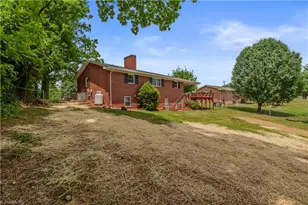 143 Gwynwood Dr, Mount Airy, NC 27030 - Photo 5