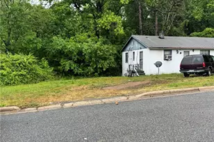 819 Douglas Dr, Thomasville, NC 27360 - Photo 3