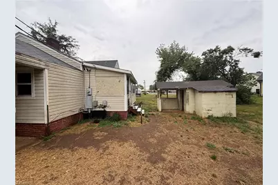 908 W Lee Avenue, Yadkinville, NC 27055 - Photo 13