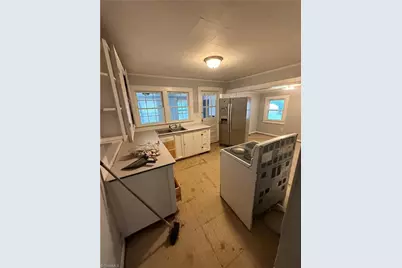 908 W Lee Avenue, Yadkinville, NC 27055 - Photo 9