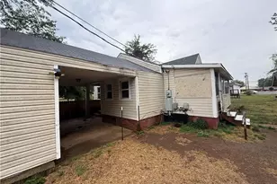 908 W Lee Ave, Yadkinville, NC 27055 - Photo 19