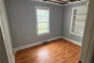 908 W Lee Ave, Yadkinville, NC 27055 - Photo 11