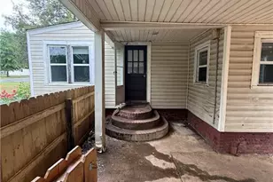 908 W Lee Ave, Yadkinville, NC 27055 - Photo 17