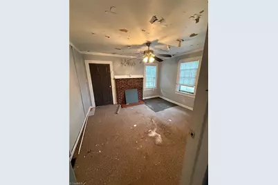 908 W Lee Avenue, Yadkinville, NC 27055 - Photo 5
