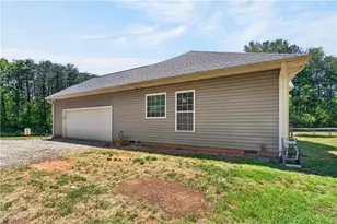 552 Tom Hunter Rd, Pilot Mountain, NC 27041 - Photo 7
