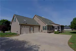 2034 Waterford Pointe Rd, Lexington, NC 27292 - Photo 3