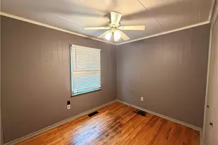 204 Blackstock St, Eden, NC 27288 - Photo 9