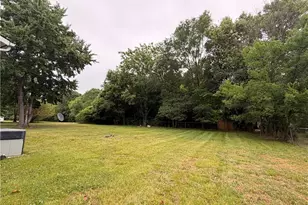 204 Blackstock St, Eden, NC 27288 - Photo 15