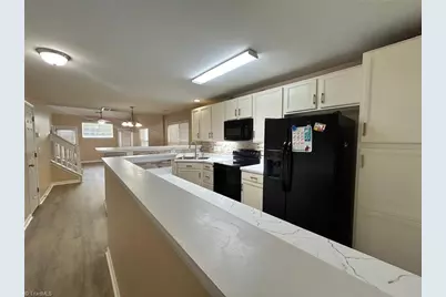 312 Robyns Glen Circle, Greensboro, NC 27409 - Photo 7