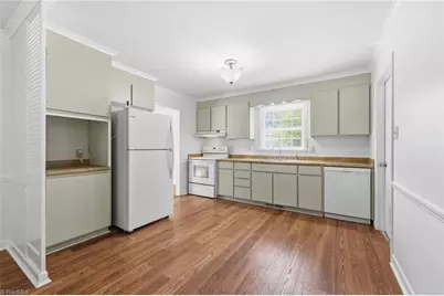 1606 W Cone Boulevard, Greensboro, NC 27408 - Photo 17