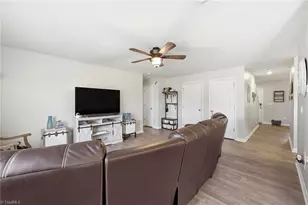1276 Hickory Point Dr, Lexington, NC 27292 - Photo 9