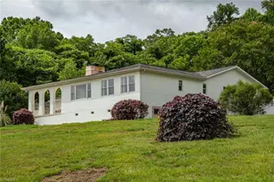 442 Moretz Ct, Hickory, NC 28601 - Photo 3