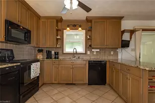 442 Moretz Ct, Hickory, NC 28601 - Photo 13