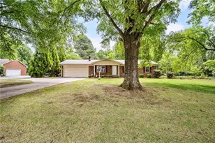1821 Youngs Mill Rd, Greensboro, NC 27406 - Photo 3