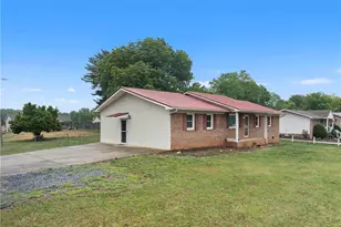 6754 Rosewood Dr, Trinity, NC 27370 - Photo 5
