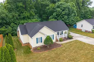 1302 Durham Meadows Dr, Burlington, NC 27217 - Photo 7