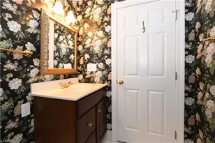 1001 Pamlico Dr, Greensboro, NC 27408 - Photo 23
