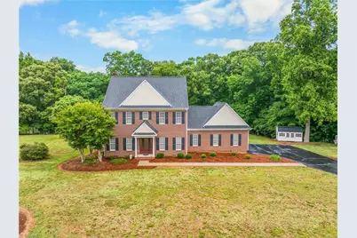 129 Walnut Avenue, Yadkinville, NC 27055 - Photo 3