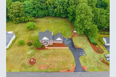 129 Walnut Avenue, Yadkinville, NC 27055 - Photo 1