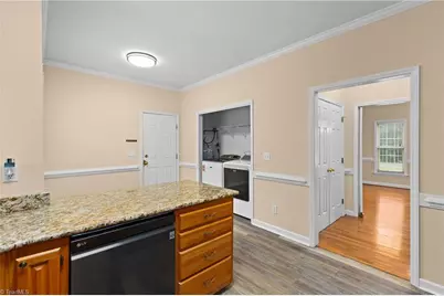 129 Walnut Avenue, Yadkinville, NC 27055 - Photo 9
