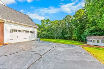 129 Walnut Avenue, Yadkinville, NC 27055 - Photo 3