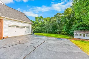 129 Walnut Ave, Yadkinville, NC 27055 - Photo 3