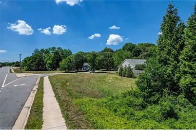 4000 Trappers Run Court, High Point, NC 27265 - Photo 11