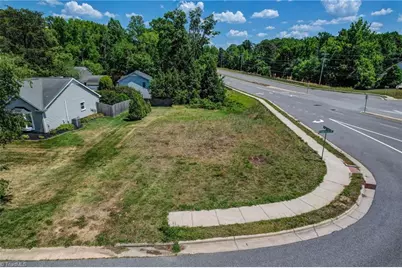 4000 Trappers Run Court, High Point, NC 27265 - Photo 3
