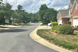 2926 Grove Park Dr, Burlington, NC 27215 - Photo 3