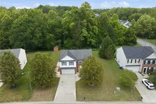 2002 Lannigan Dr, Greensboro, NC 27406 - Photo 43