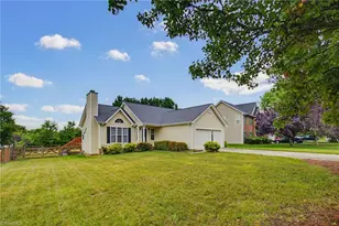 1509 Squires Ln, Kernersville, NC 27284 - Photo 3