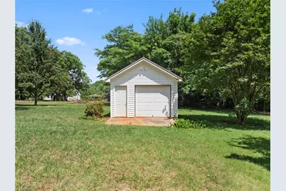 919 Alice Drive, Thomasville, NC 27360 - Photo 29