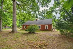 319 Dogwood Cir, High Point, NC 27260 - Photo 25