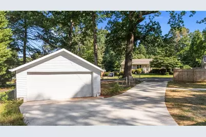 940 N Peace Haven Road, Winston-Salem, NC 27104 - Photo 21