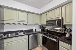 102 Wafco Ln, Greensboro, NC 27401 - Photo 17