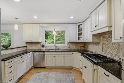 612 Hertford Road, Winston-Salem, NC 27104 - Photo 9