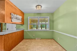 1004 Kemp Rd W, Greensboro, NC 27410 - Photo 15