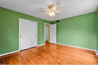 1004 Kemp Road W, Greensboro, NC 27410 - Photo 27
