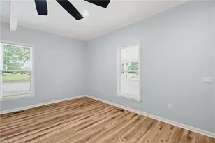 702 Maple Ave, Burlington, NC 27215 - Photo 11