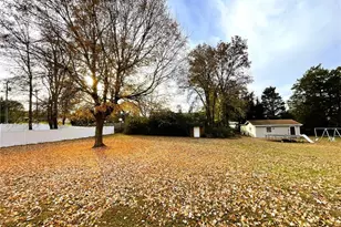 1142 Liberty Dr, Thomasville, NC 27360 - Photo 19