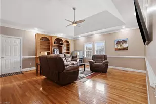 726 Cypress Hill Dr, Eden, NC 27288 - Photo 5
