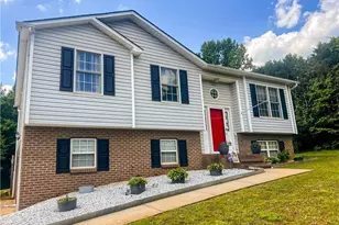 146 S Bridgewater Rd, Mount Airy, NC 27030 - Photo 3