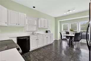 5 Park Village Ct, Greensboro, NC 27455 - Photo 9