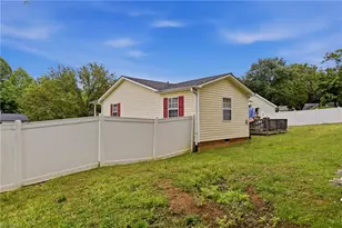 1640 Hill Ct, Winston-Salem, NC 27107 - Photo 15