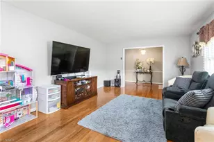 3611 Esterwood Rd, Greensboro, NC 27405 - Photo 9